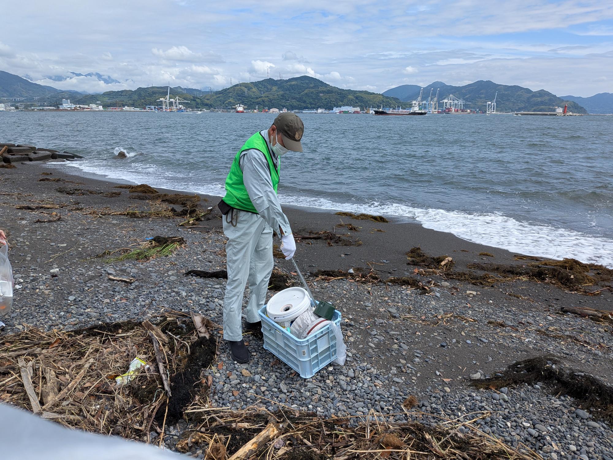 三保真崎海岸清掃活動②